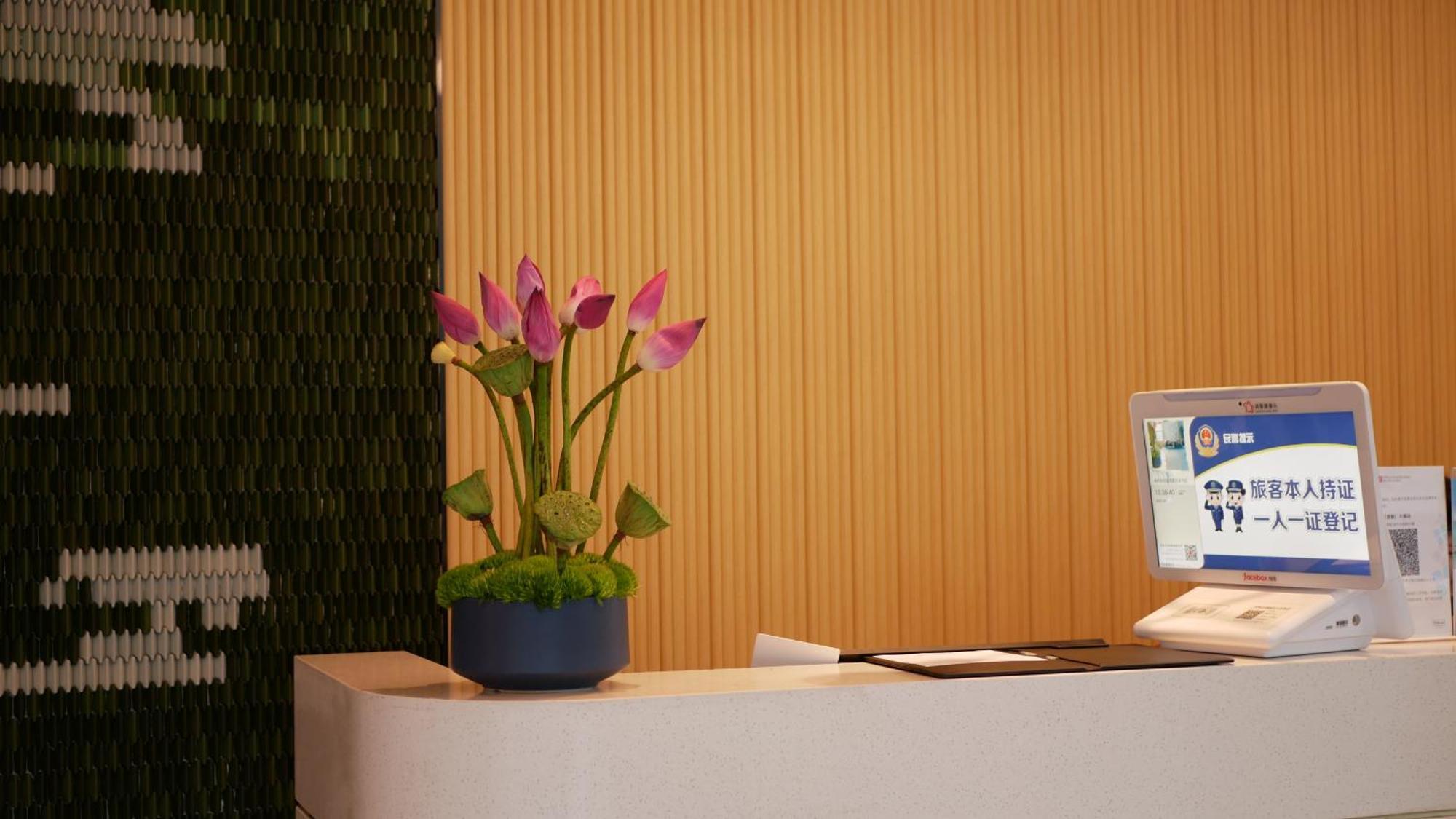 Hilton Garden Inn Shenzhen Airport,Enjoy 24-Hour One Way Free Delivery From Hotel To Shenzhen Baoan Airport On The Hour Eksteriør bilde