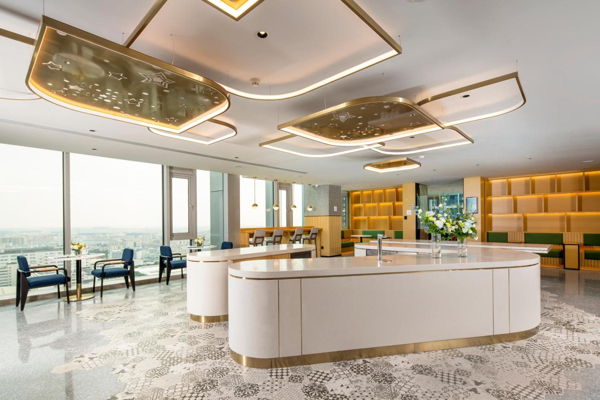 Hilton Garden Inn Shenzhen Airport,Enjoy 24-Hour One Way Free Delivery From Hotel To Shenzhen Baoan Airport On The Hour Eksteriør bilde